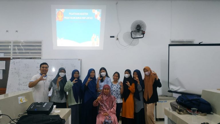 Pelatihan Asisten Praktikum Kimia FKIP Universitas Tadulako Pelatihan Asisten Praktikum Kimia FKIP Universitas Tadulako